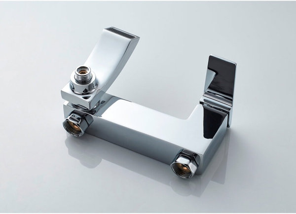 Смеситель для ванны с душем Accoona H124 A63124 хром Смеситель для ванны с душем Accoona H124 A63124 хром