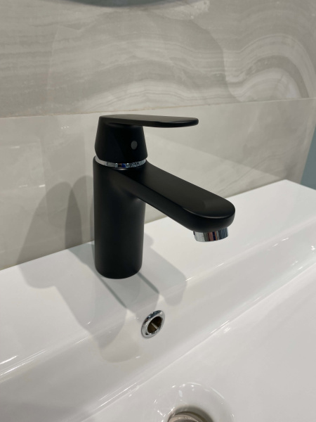 Смеситель для раковины Grohe Eurosmart Cosmopolitan 23327KW0 черный матовый